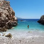 Kathys Island Retreat Aparthotel 4*