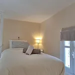 Kathys Island Retreat Aparthotel 4*